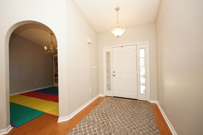 Building Photo - Silver Oaks Community