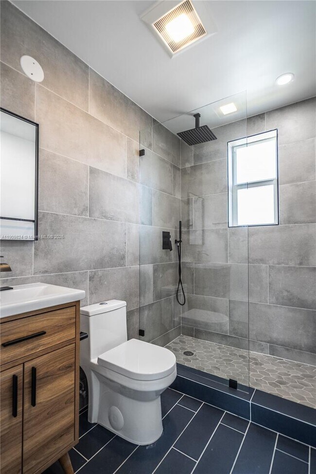 Building Photo - 1955 NW 2nd Ct