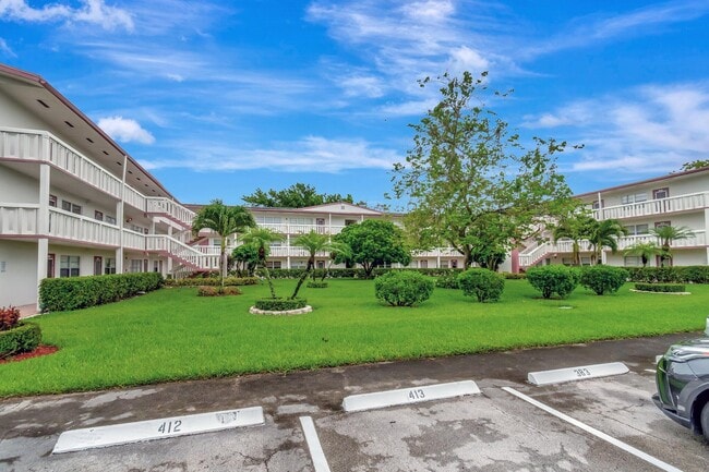 Building Photo - 393 Fanshaw J