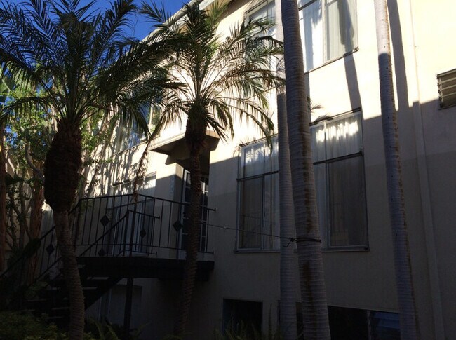 Building Photo - 3410 Club Dr
