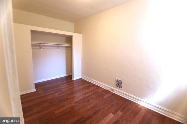 Building Photo - 1530 Fontain St
