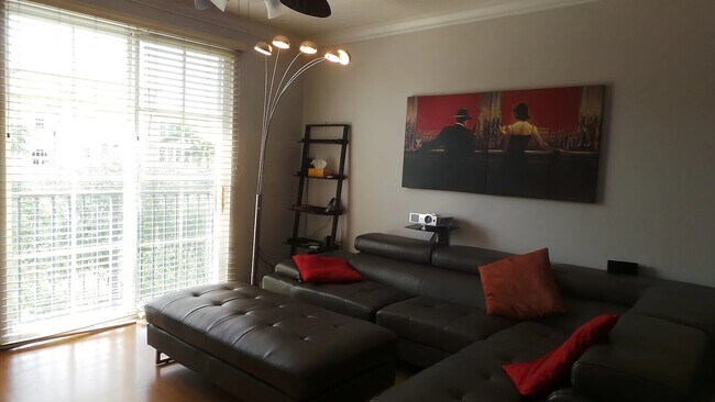 Building Photo - 580 S Sapodilla Ave