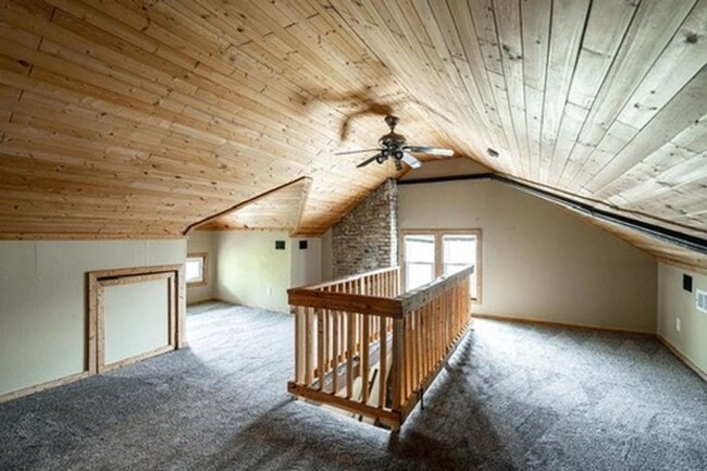 Building Photo - Amazing 5-Bedroom, 2.5 Bathroom Updated Ho...