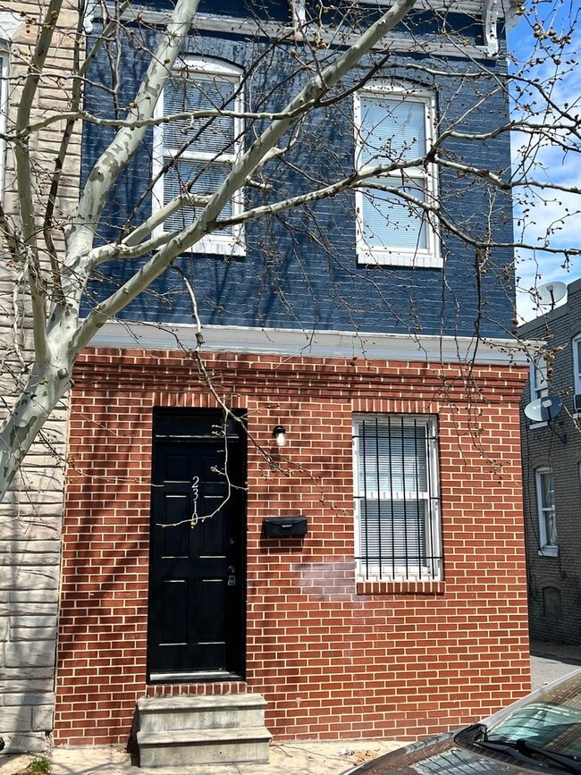 Building Photo - Charming 3BR Townhome
