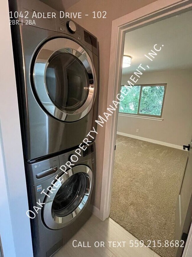 Building Photo - 1042 Adler Dr