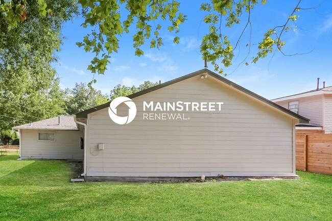 Building Photo - 4 Bedroom Pet-Friendly Home in Houston, TX with Main Street Renewal