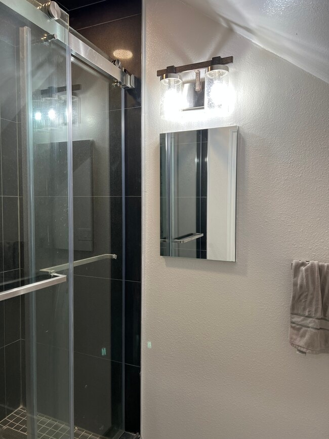 Building Photo - 1500 Pine Ave