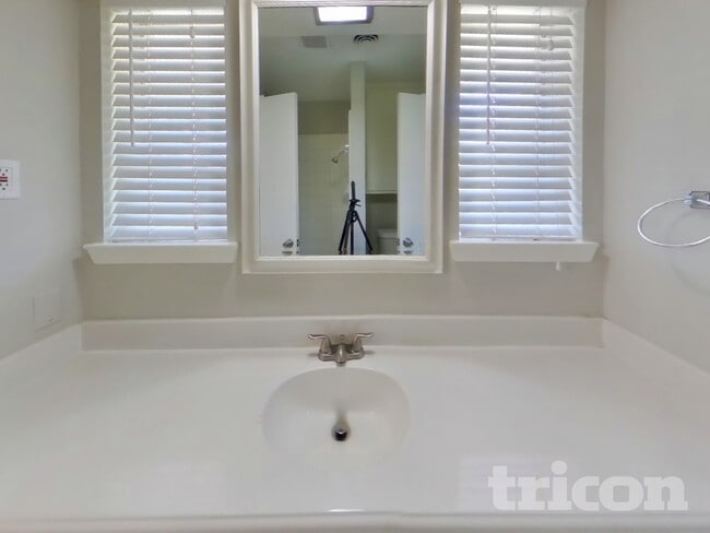 Building Photo - 3240 Springwood Ln