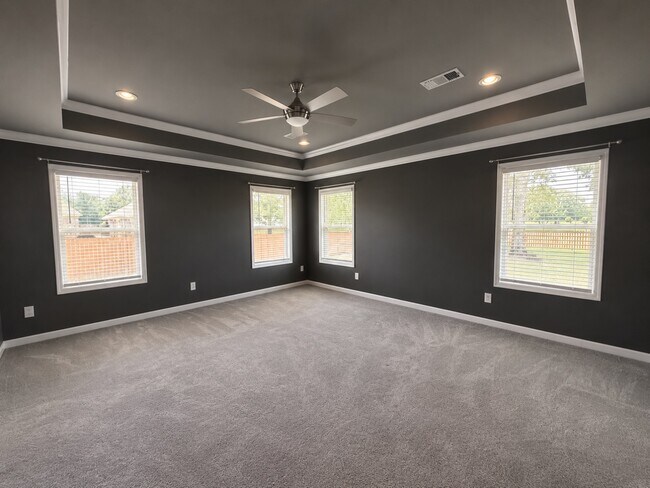 Building Photo - 40049 Back Nine Dr