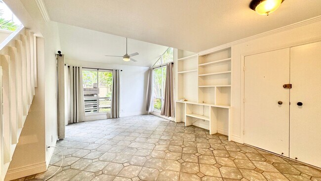 Building Photo - Available NOW - 4 BED, 2.5 BATH w/ 2 PARKING in Haiku Gardens (Kaneohe)