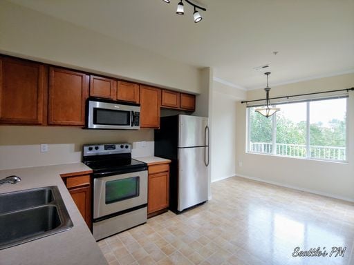 Building Photo - Large 3 Story Townhome with Tandem Garage!