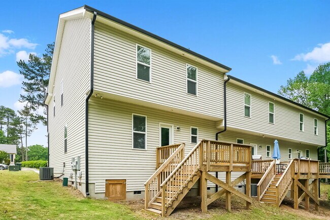 Building Photo - 151 Oakdale Ave