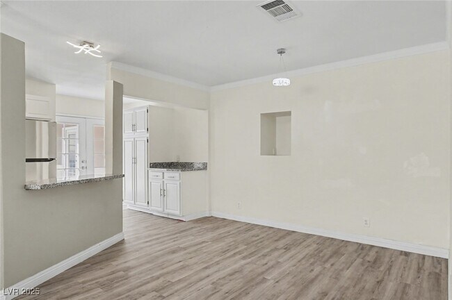 Building Photo - 313 Fox Cir