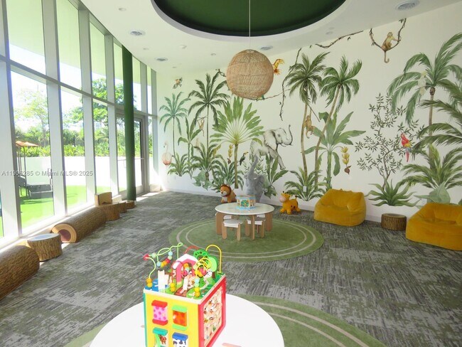 Building Photo - 700 NE 24th St