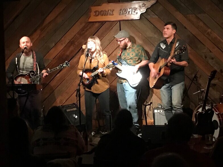 live music venues nearby - 711 Hamilton St