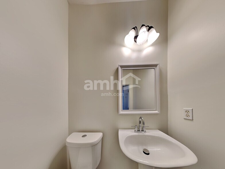 Building Photo - 429 Belmont Way