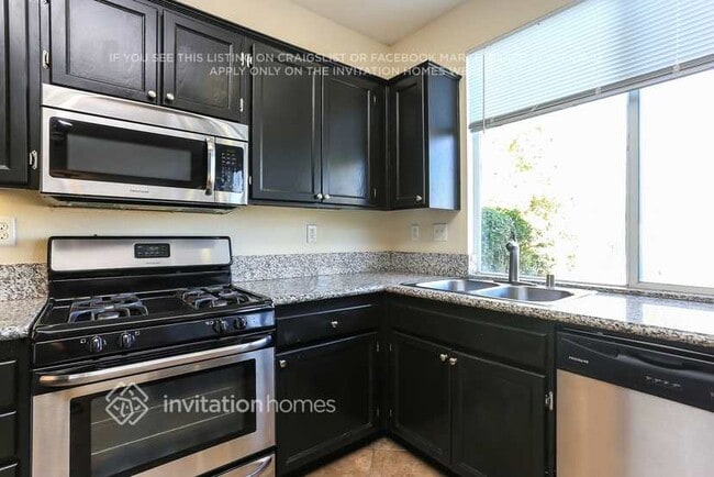 Building Photo - 27438 Fallbrook Ct