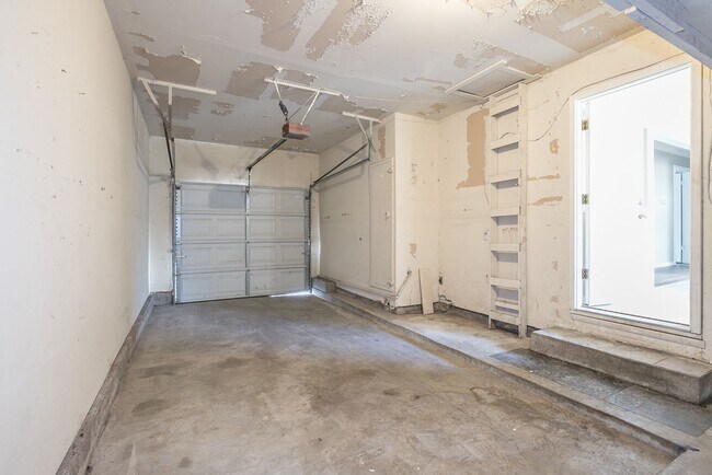 Building Photo - Cute Tulsa Home Coming Soon! 3 bedrooms and 1 bath