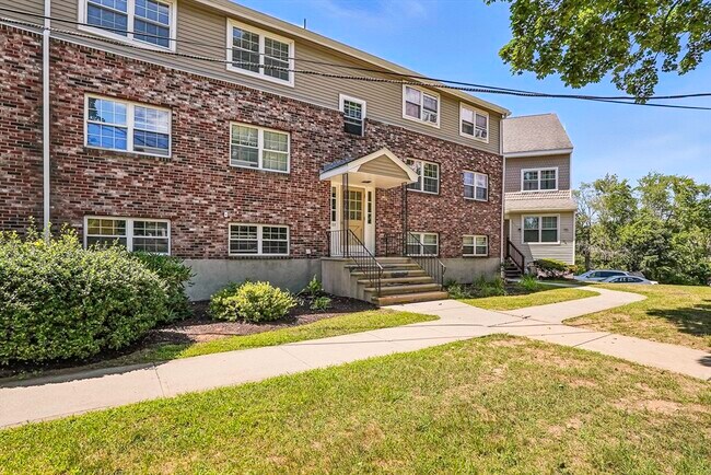 Building Photo - 8 Mayberry Dr