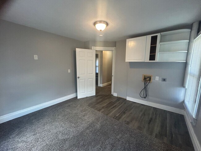 Building Photo - 3 Bedroom with a bonus room in East Davenport