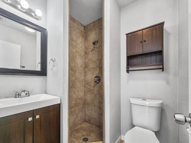 Building Photo - Charming 3-Bedroom in St. Petersburg, FL