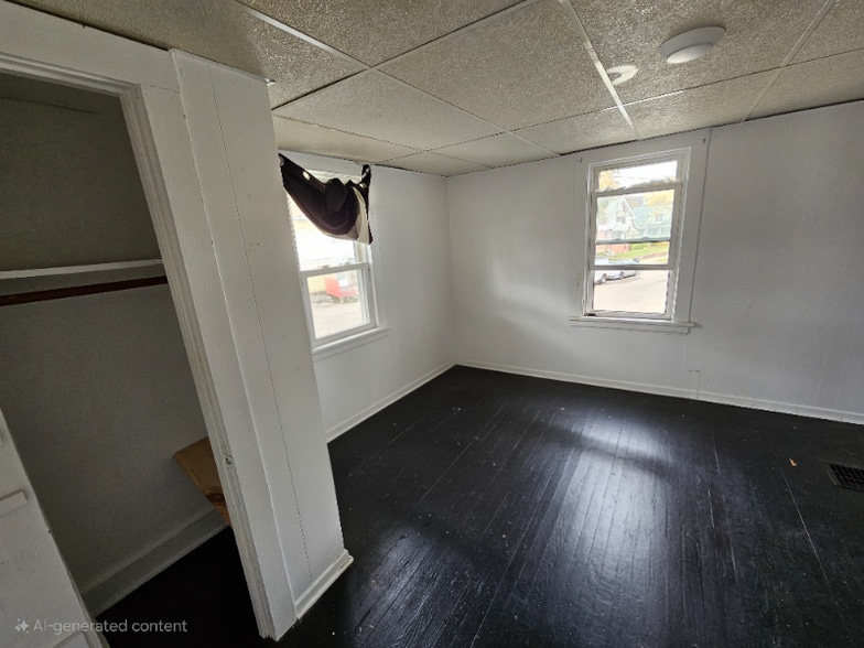 Primary Photo - 1901 E Main St