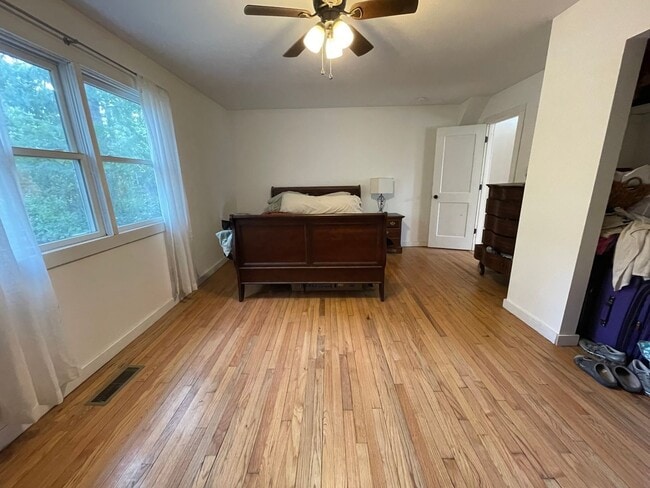 Building Photo - Big and Beautiful House with attached 1br ...