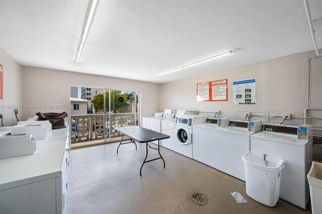 Building Photo - 4141 Nautilus Dr
