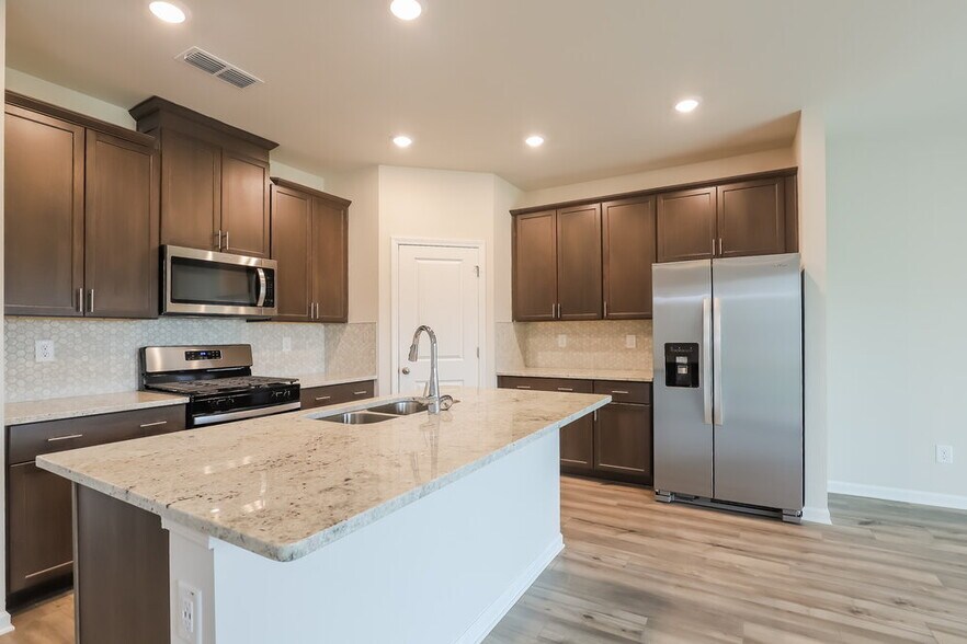 Building Photo - 5910 Green Ash Ct