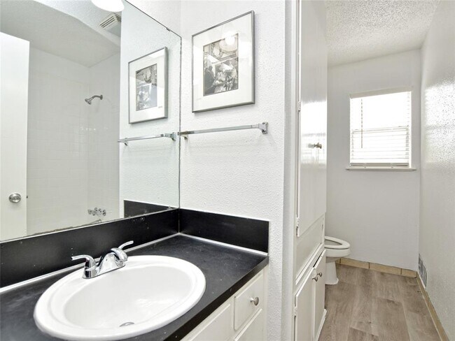 Building Photo - 9701 Hansford Dr