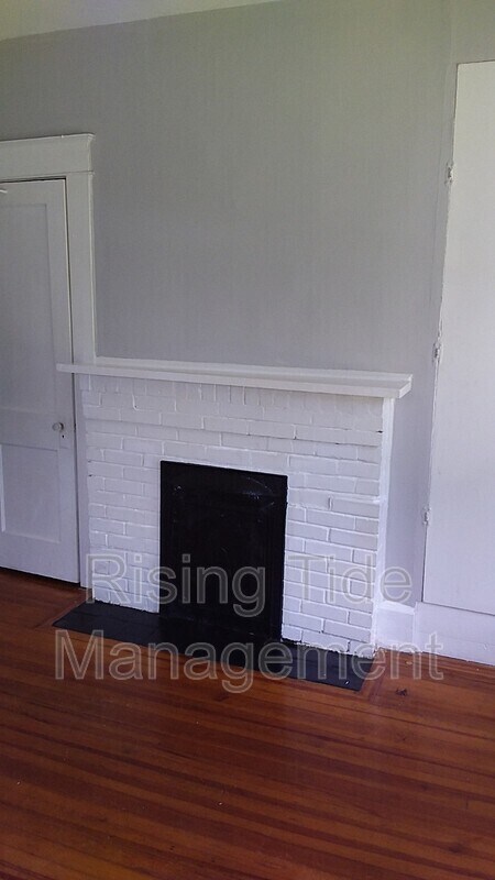 Building Photo - 511 10th Ave
