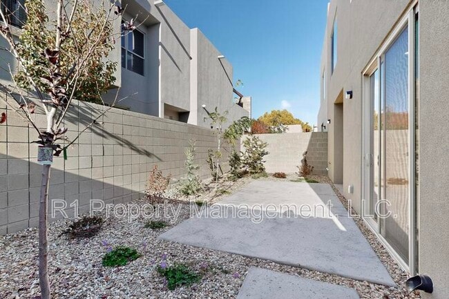 Building Photo - 705 Alcalde Pl SW