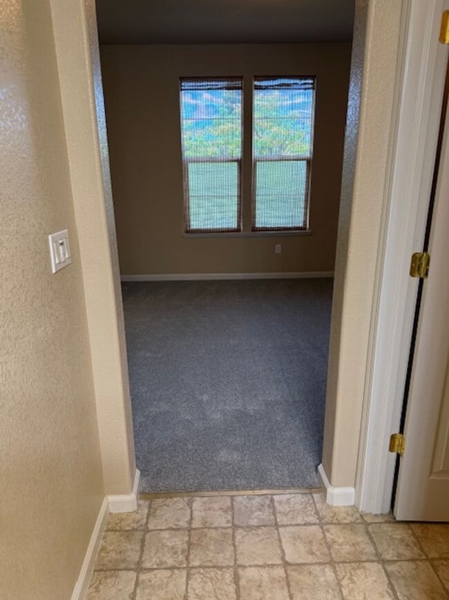 Building Photo - Gorgeous Natomas Condo