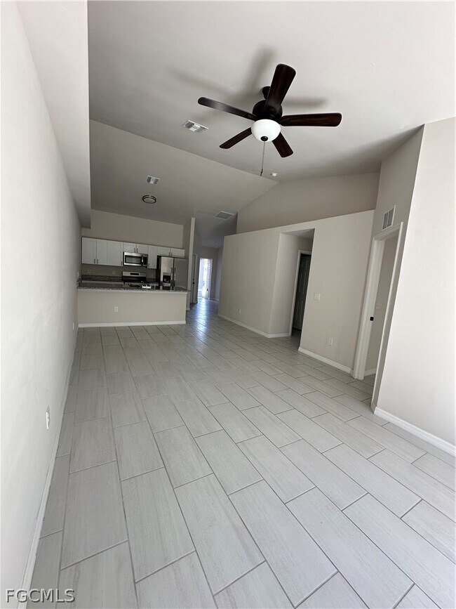 Building Photo - 604 SE 8th Terrace