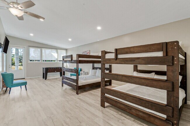 Building Photo - Private, Low Country Residence for Rent!