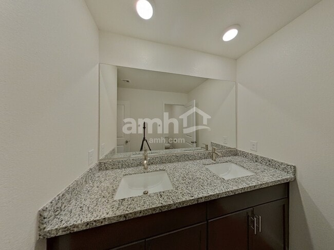 Building Photo - 80 Cabaletta Ln