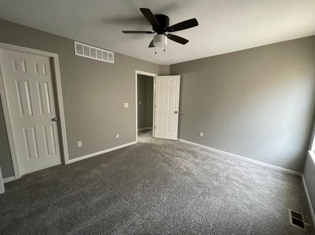 Building Photo - 5 Bedroom 3 Bath Home close to schools and...