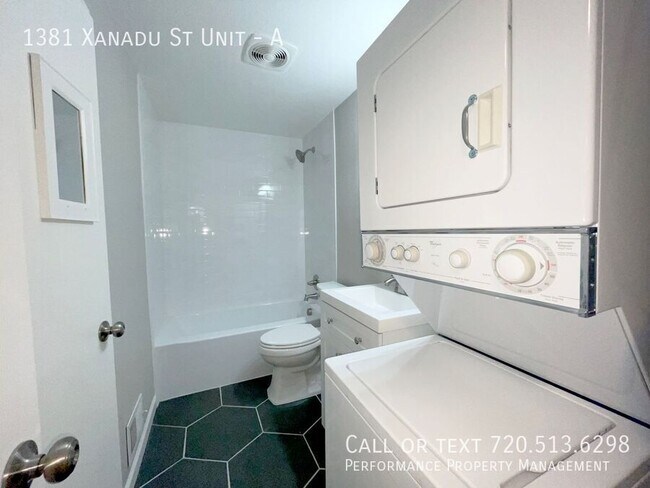 Building Photo - 1381 Xanadu St