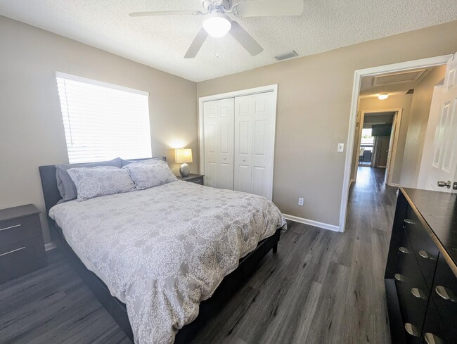Building Photo - 1352 Riverside Cir