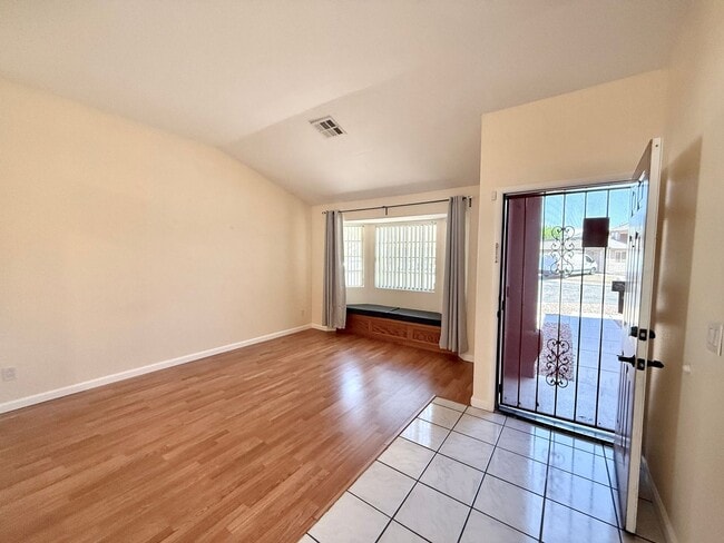 Building Photo - Spacious 4-Bedroom, 2-Bathroom Single-Stor...