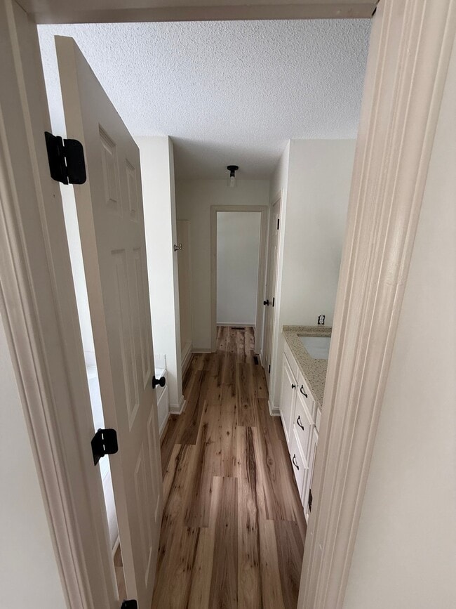 Building Photo - 103 Pinebark Ln