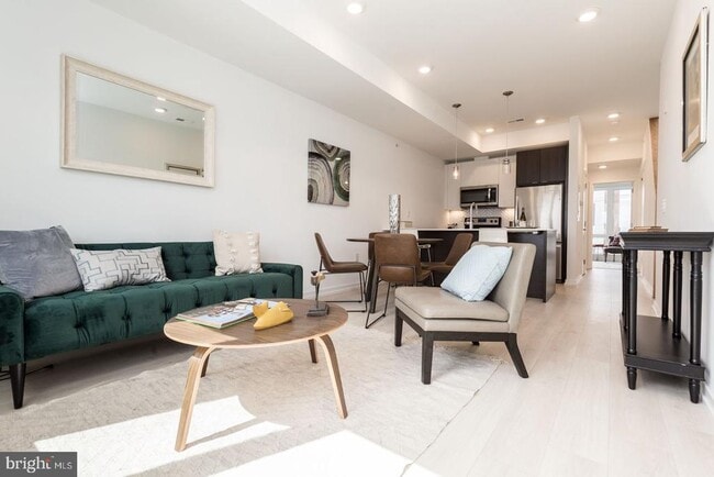 Primary Photo - 1244 LeCount St