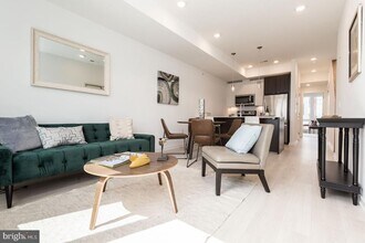 Building Photo - 1244 LeCount St