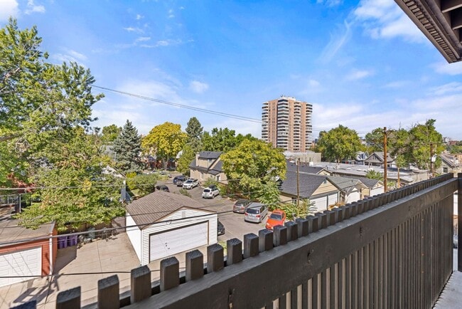 Building Photo - Condo with Mountain Views Near Wash Park &...