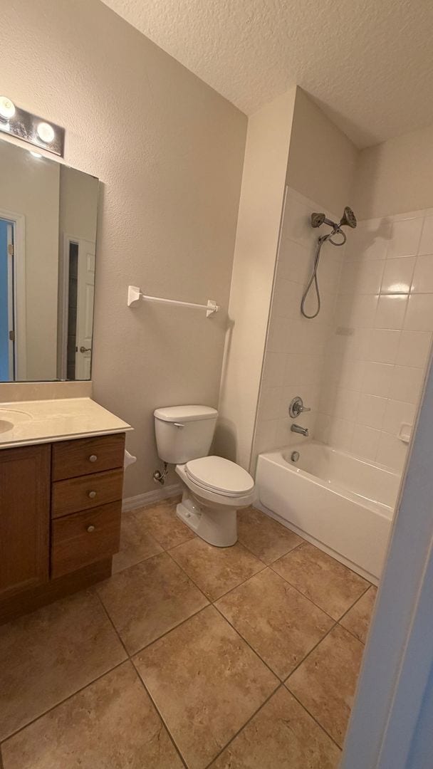 Building Photo - Beautiful 2 bed & 2.5 bath townhome