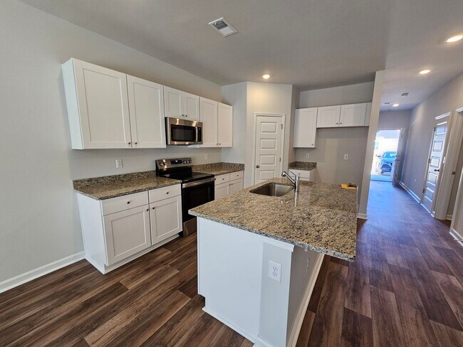 Building Photo - 2033 Northwest Dr