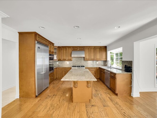 Building Photo - 9654 Wendover Dr
