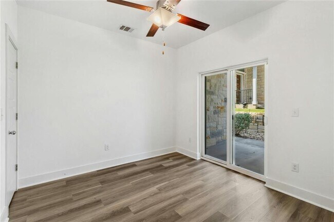 Building Photo - 7205 Bassett Ct