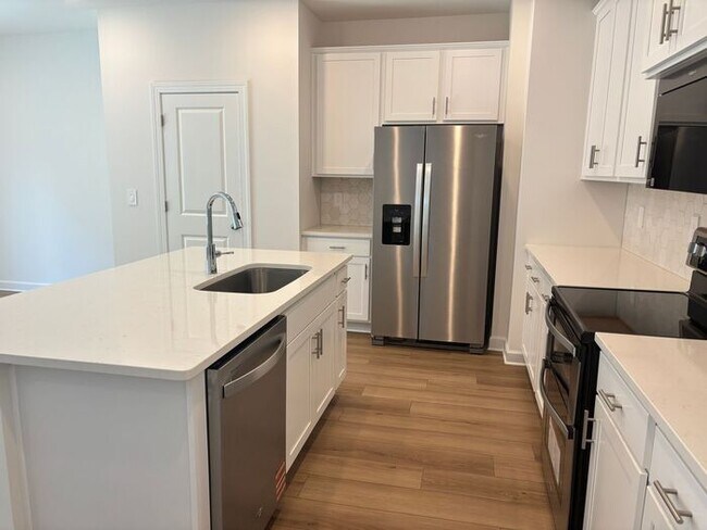 Building Photo - Brand New Build! 4 Bedrooms