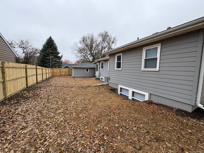 Building Photo - 320 Fanelle Ave